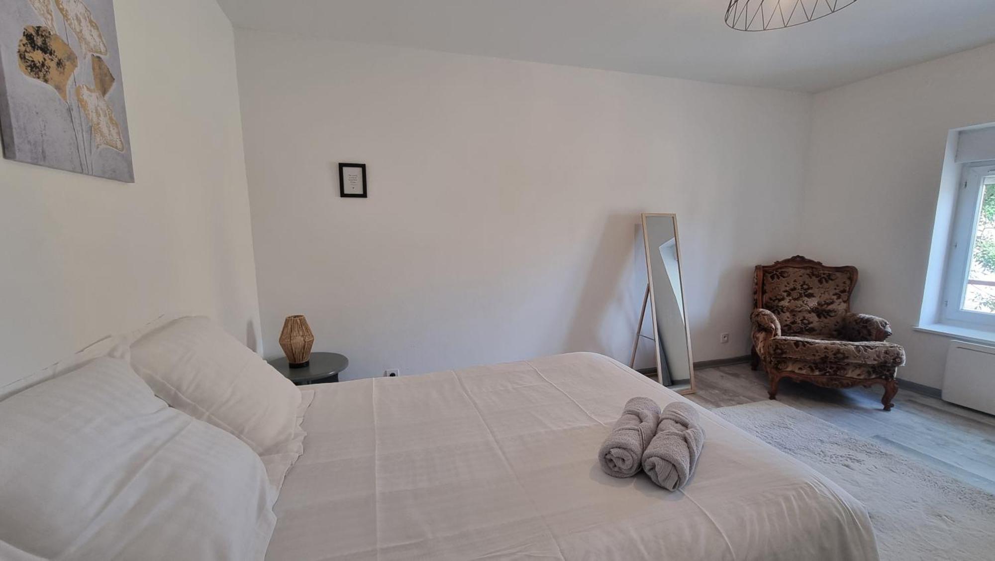 T2 Centre Renove 40 M2 Confort ! Шарлевиль-Мезьер Экстерьер фото